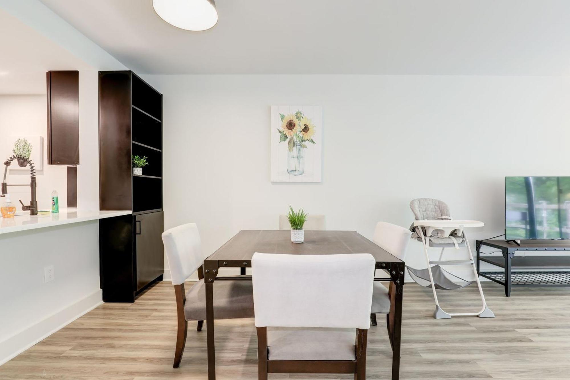 2Br Executive Apartment With Spacious Layout Arlington Buitenkant foto