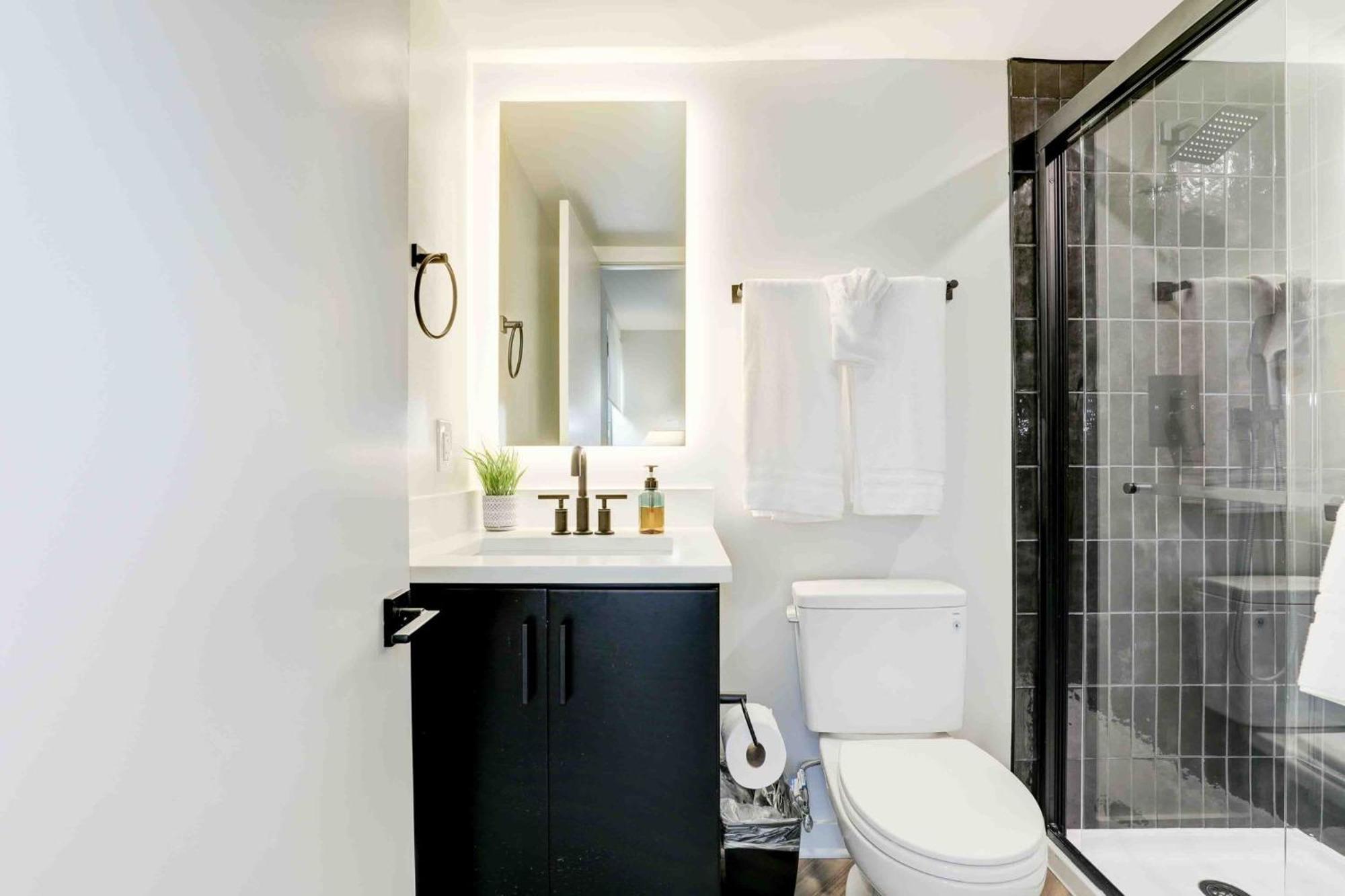 2Br Executive Apartment With Spacious Layout Arlington Buitenkant foto