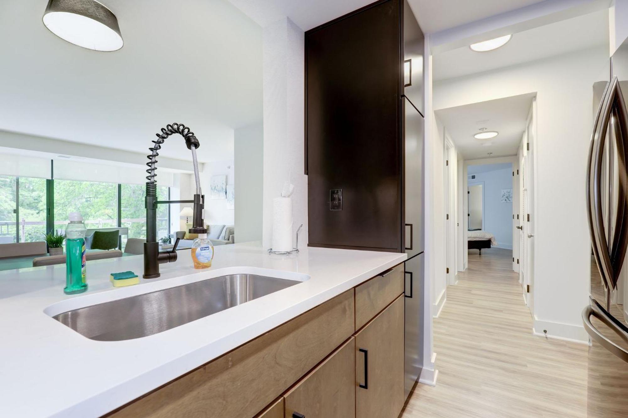 2Br Executive Apartment With Spacious Layout Arlington Buitenkant foto