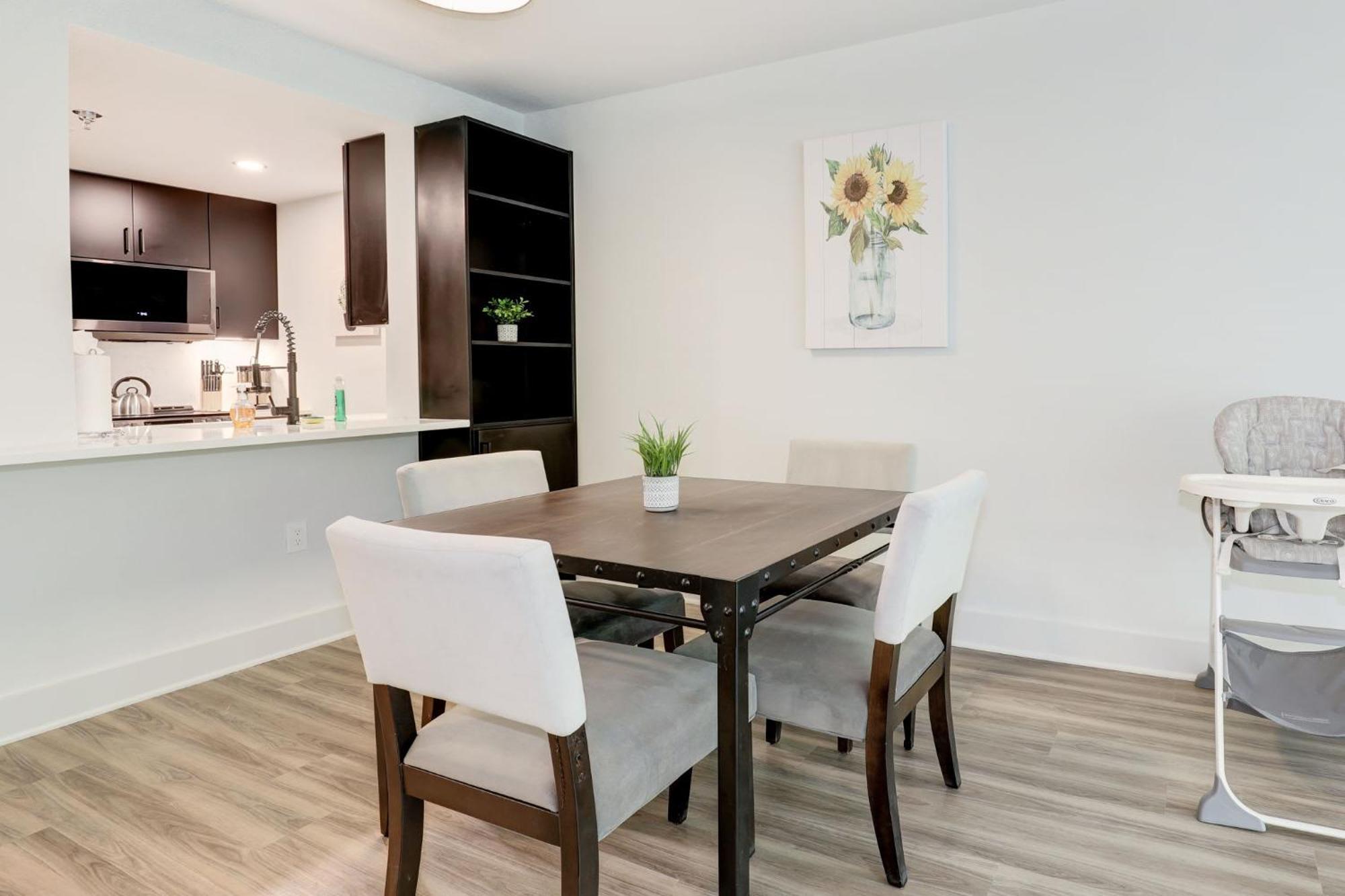 2Br Executive Apartment With Spacious Layout Arlington Buitenkant foto