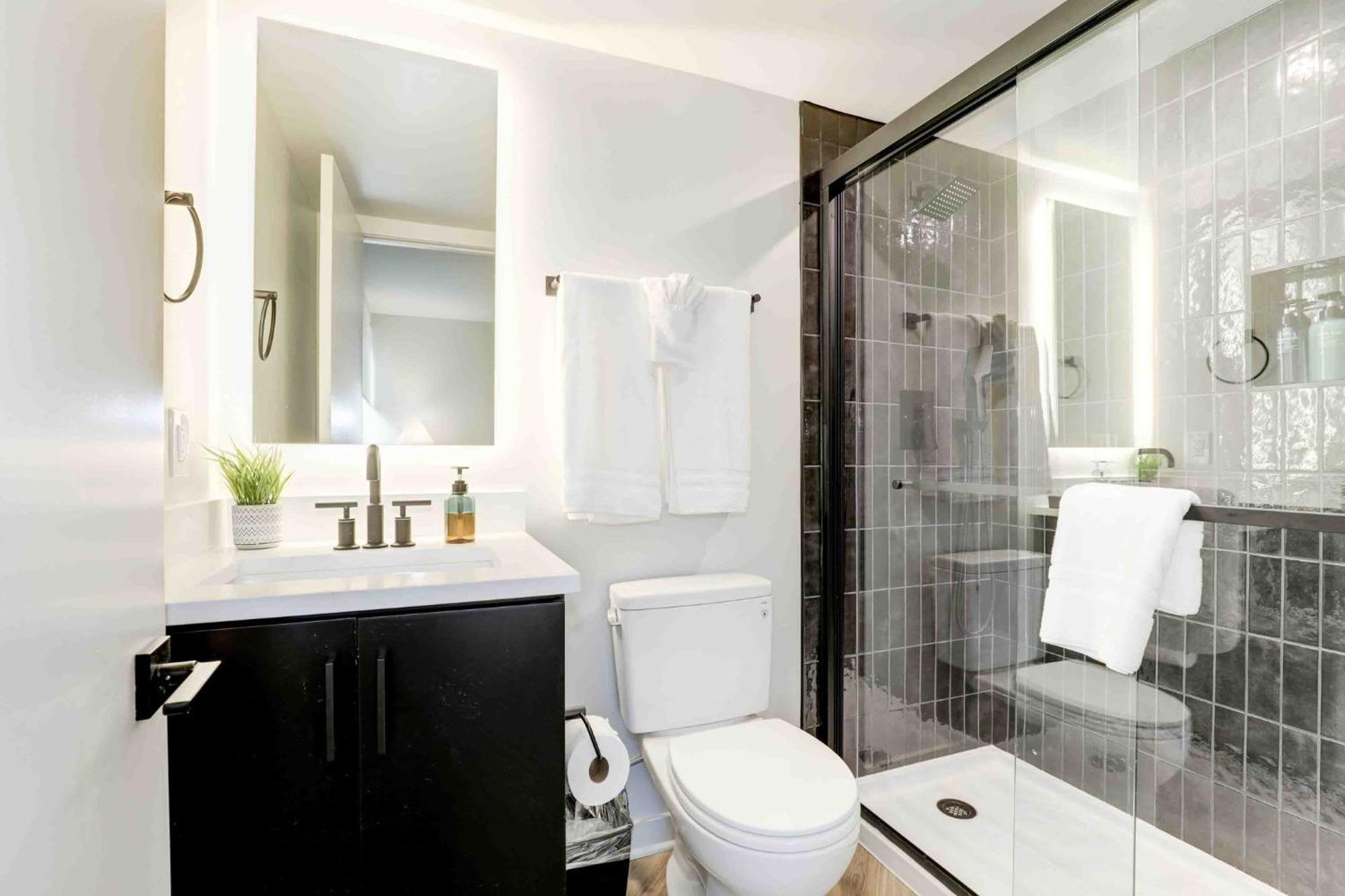 2Br Executive Apartment With Spacious Layout Arlington Buitenkant foto