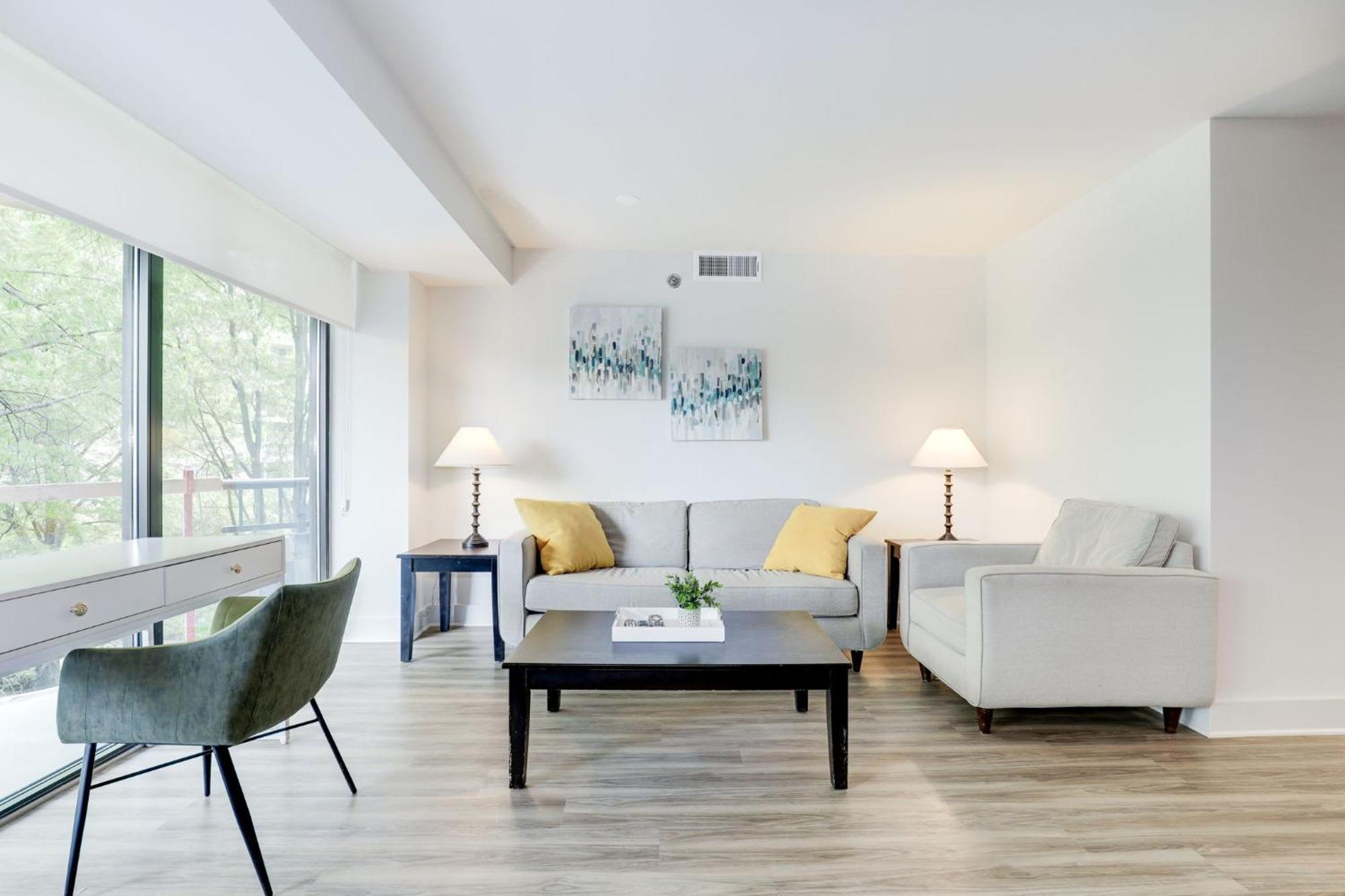 2Br Executive Apartment With Spacious Layout Arlington Buitenkant foto
