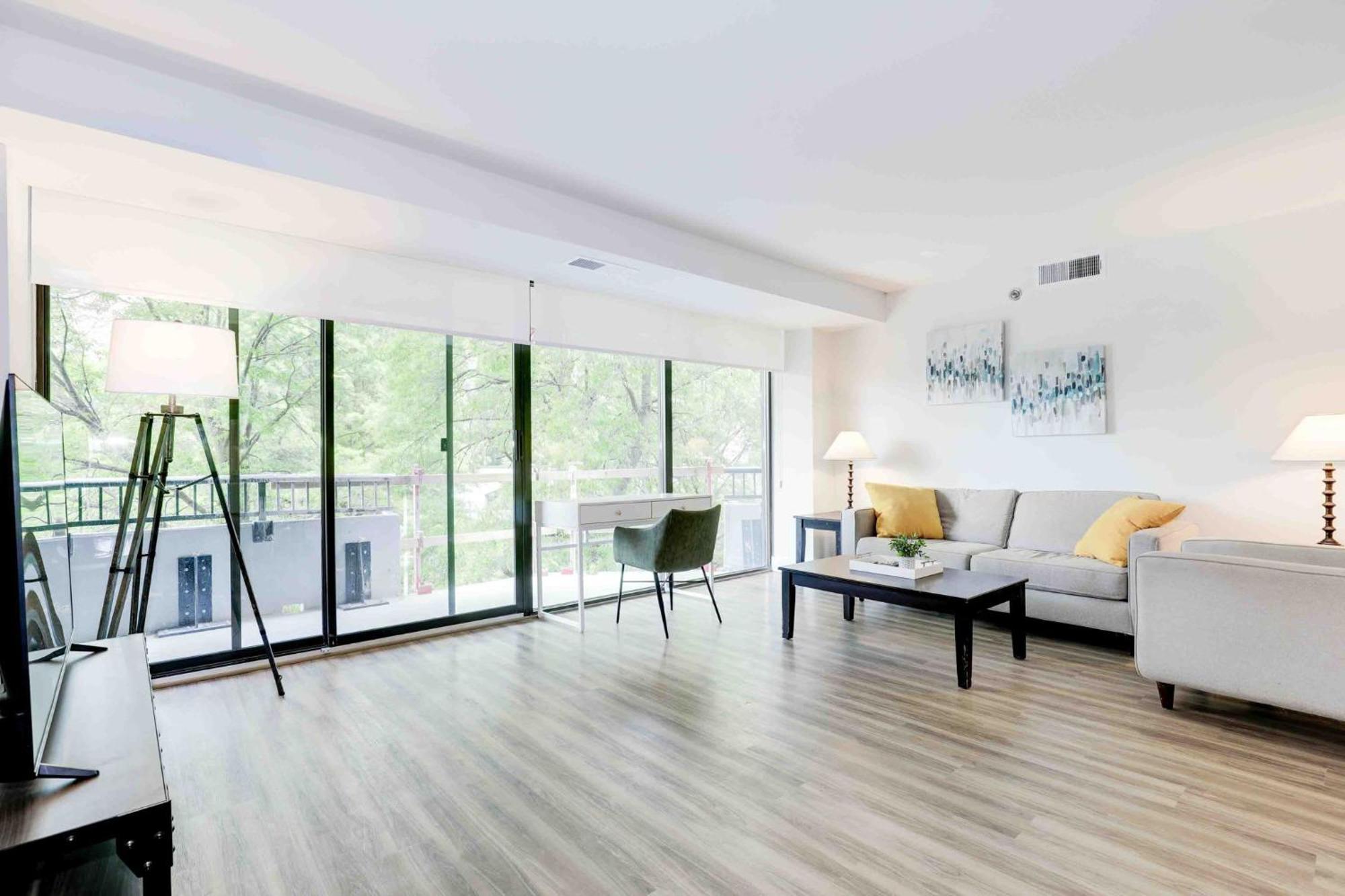 2Br Executive Apartment With Spacious Layout Arlington Buitenkant foto