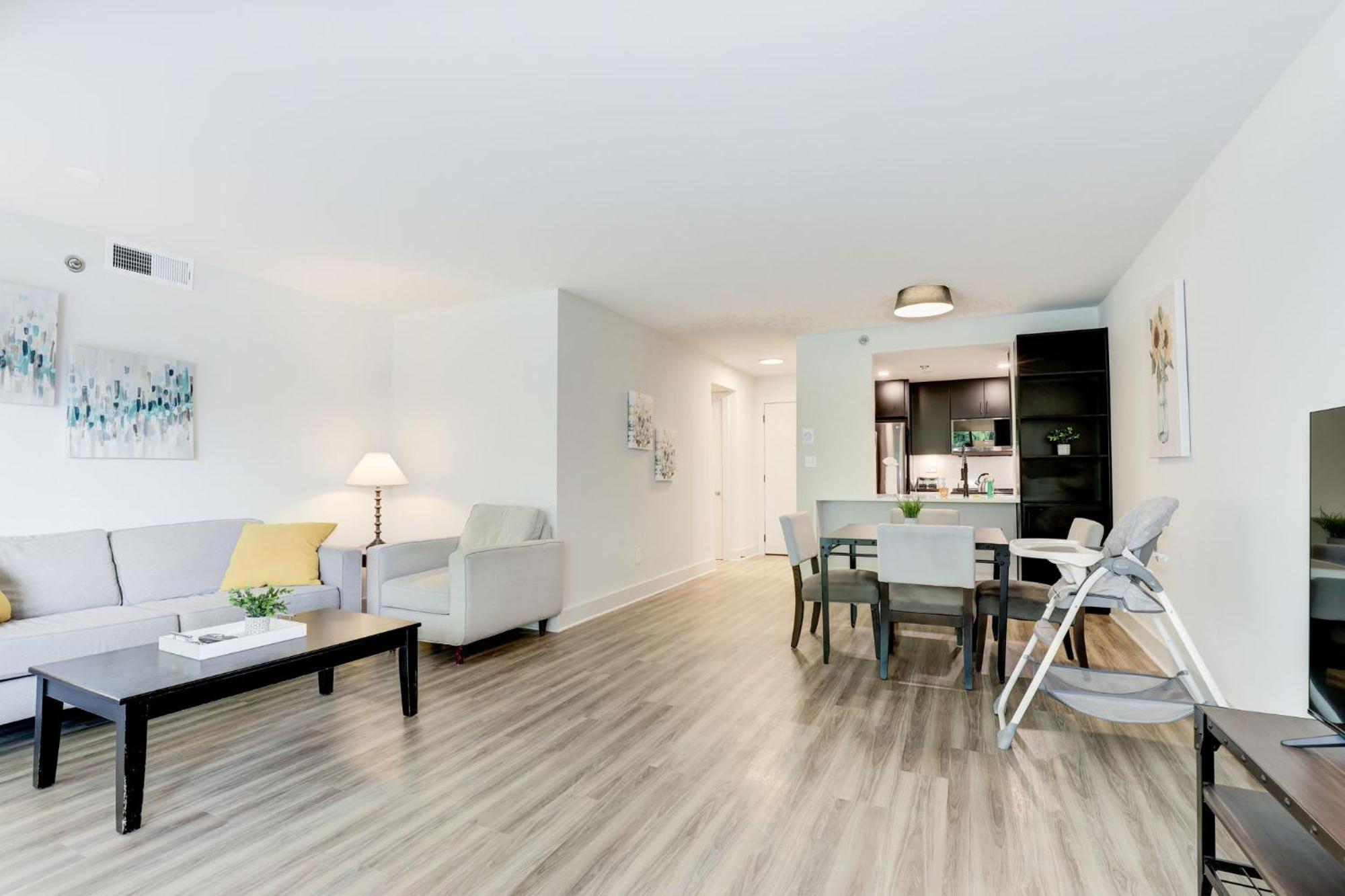 2Br Executive Apartment With Spacious Layout Arlington Buitenkant foto