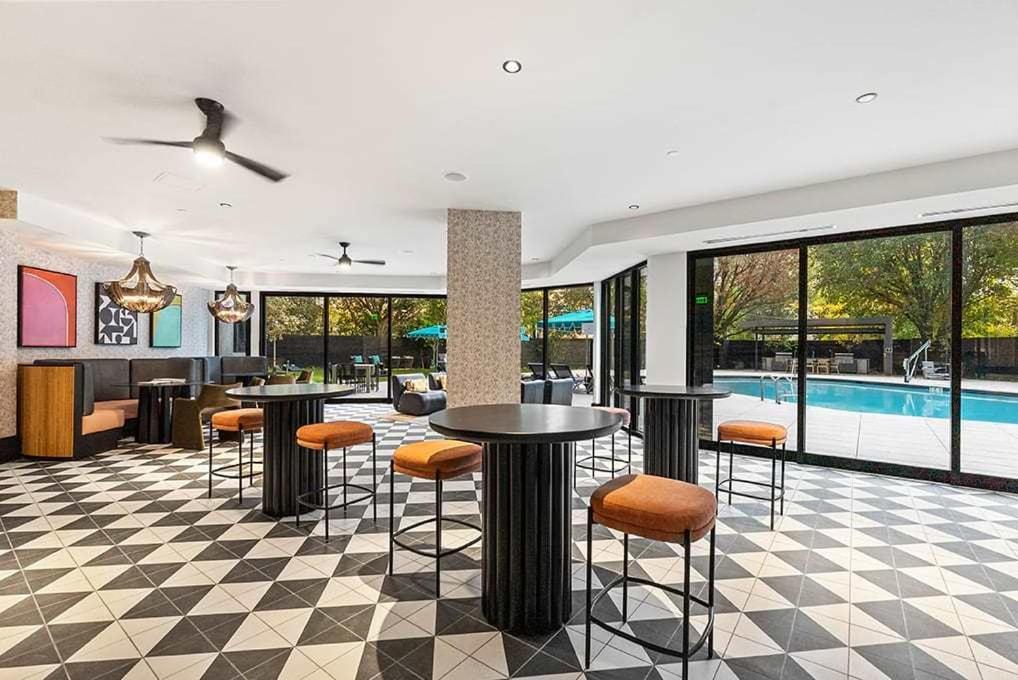 2Br Executive Apartment With Spacious Layout Arlington Buitenkant foto