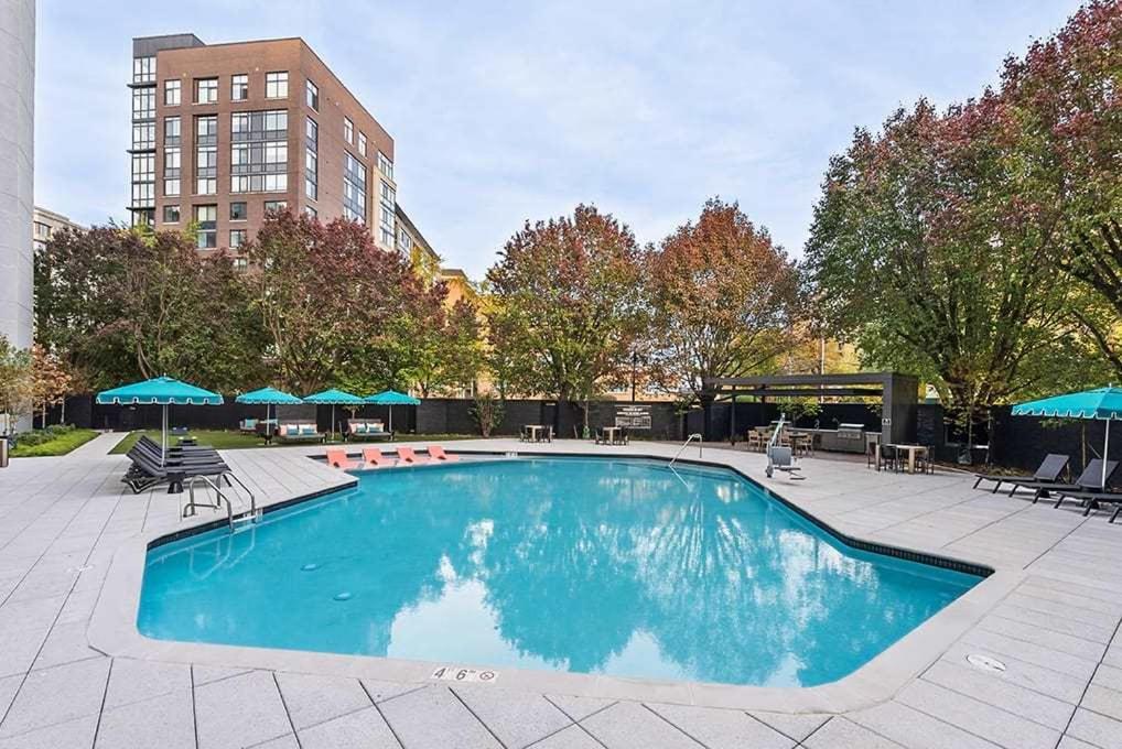 2Br Executive Apartment With Spacious Layout Arlington Buitenkant foto